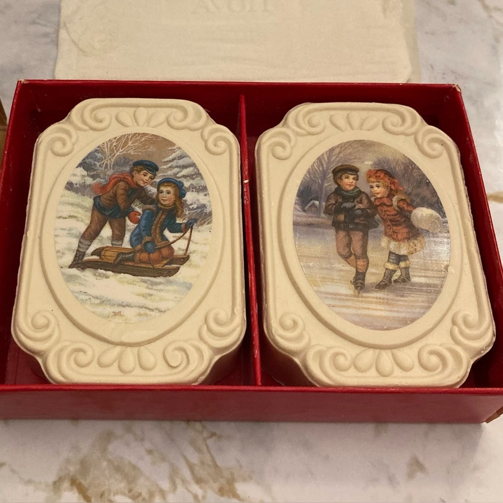 NIB Vintage Avon Winter Frolics 70s Limited Edition Holiday Collectible Soap